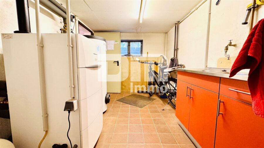 Zwei- bis Dreifamilienhaus + Großes Nebengebäude / Halle in gesuchter Lage - Heizungskeller Neue Zentralheizung